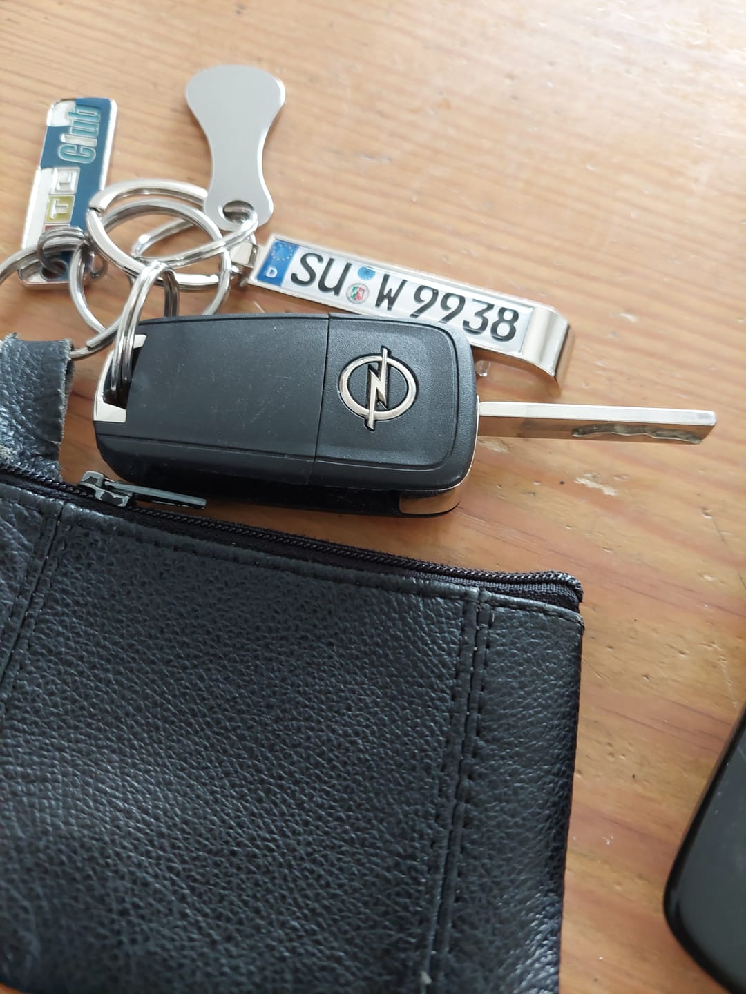 Customer photo review of Kennzeichen Schlüsselanhänger mit Flaschenöffner – Mini Nummernschild Metall