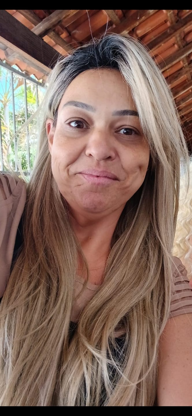 Customer photo review of Peruca Lauane Loira Raiz Castanha com Franja (Premium)
