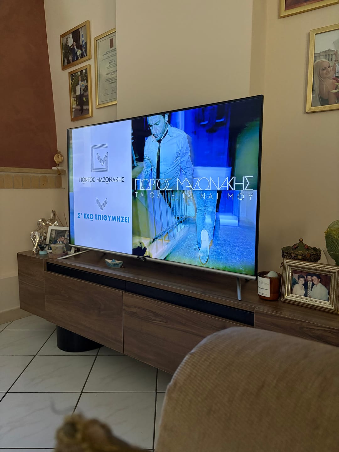 Customer photo review of Έπιπλο Τηλεόρασης TV Βάση Σύνθεση Καρυδί Μαύρο | 618BLY1287