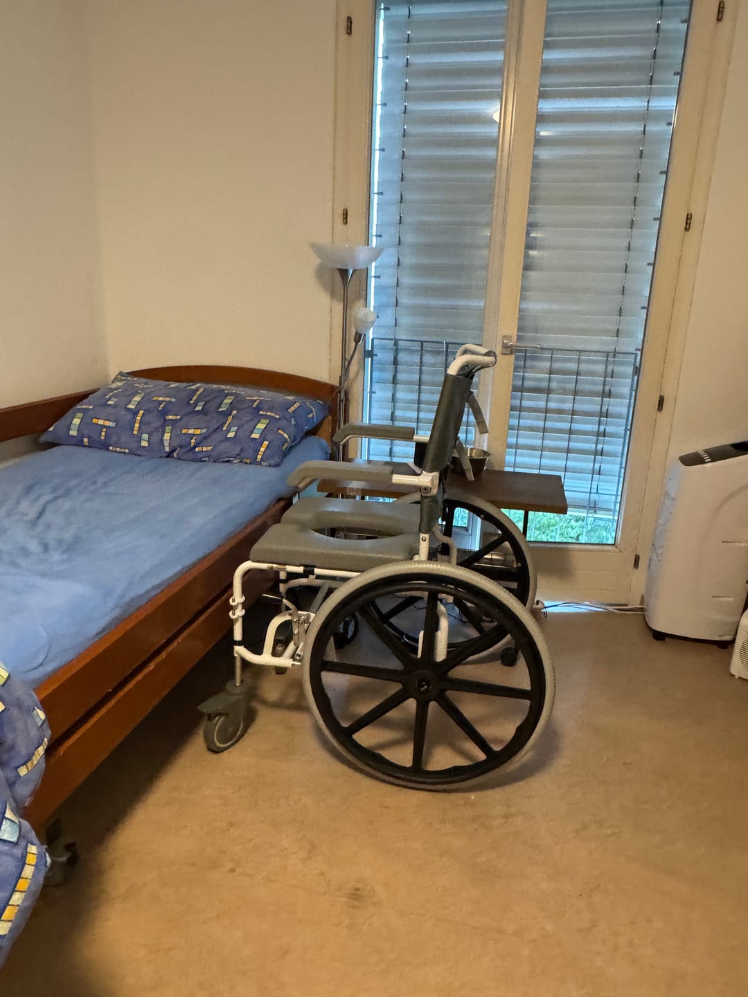 Customer photo review of Dusch-Toilettenrollstuhl Aston 24