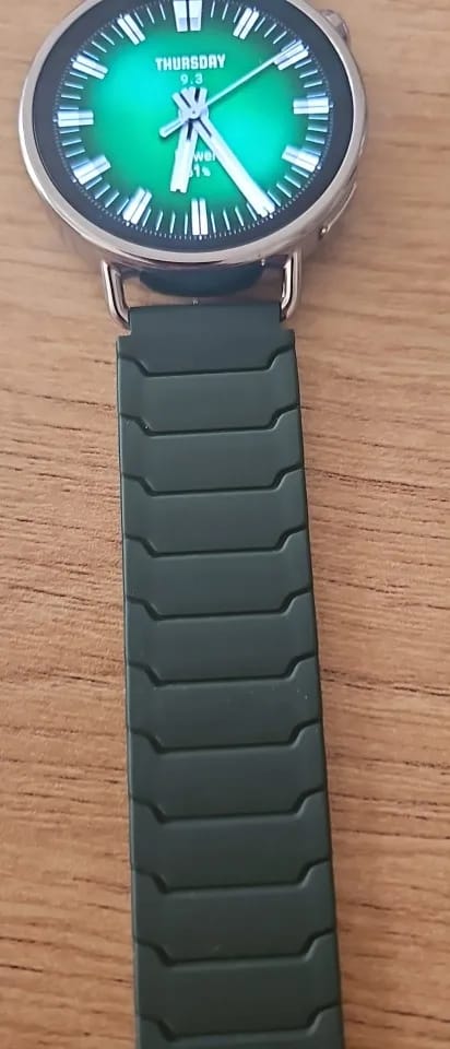 Customer photo review of Garmin 18/20/22mm Quick Release Leather and Silicone Magnetic Band