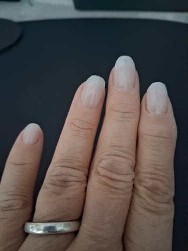 Customer's hand showing the UV Gel Babyboomer Semi Transparent design with a natural white ombré finish on short nails.