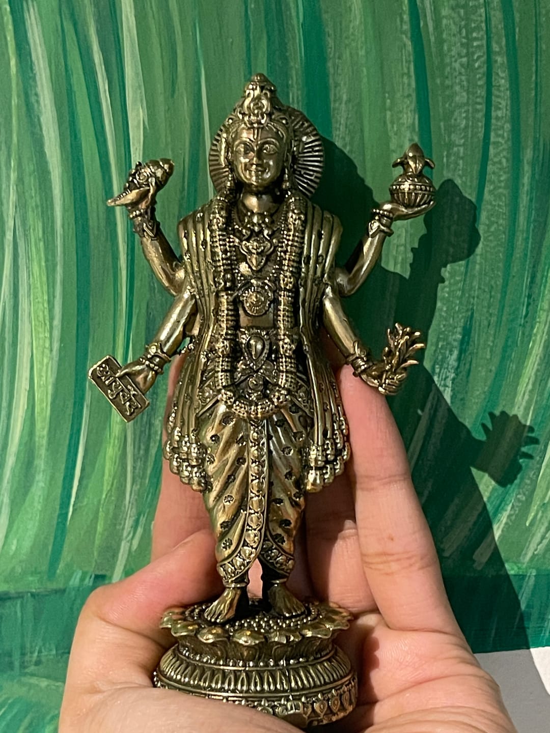 Customer photo review of Brass Dhanvantri Idol – Vastu Remedy for Health, Healing & Vitality | East Direction Ayurveda Activator | 6 x 13 cm | 160 g