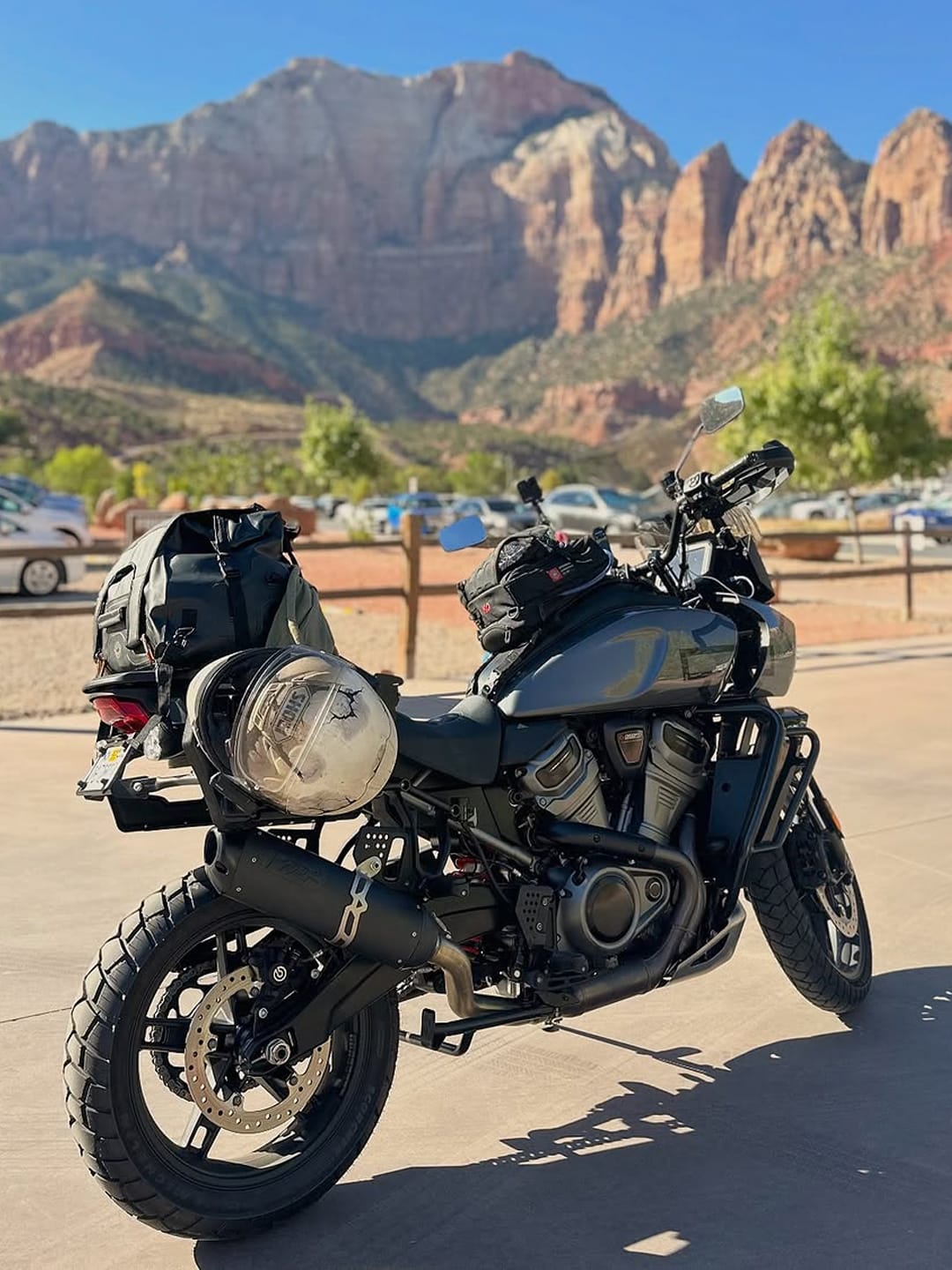 Customer photo review of 7L - Apex ADV Touring Tank Bag with Hydration Pack for Harley Davidson