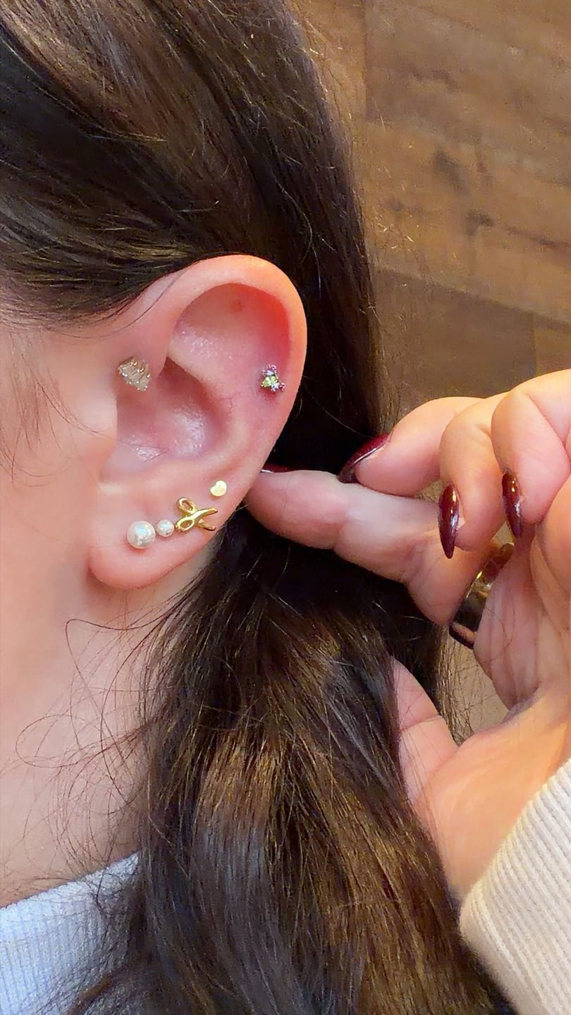 Customer photo review of Screwback Stud Earrings - Payton Pearl White 3mm