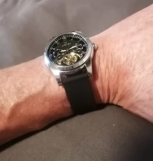 Customer photo review of Garmin 14/18/20/22/24mm Quick Release Curved-End Silicone Band