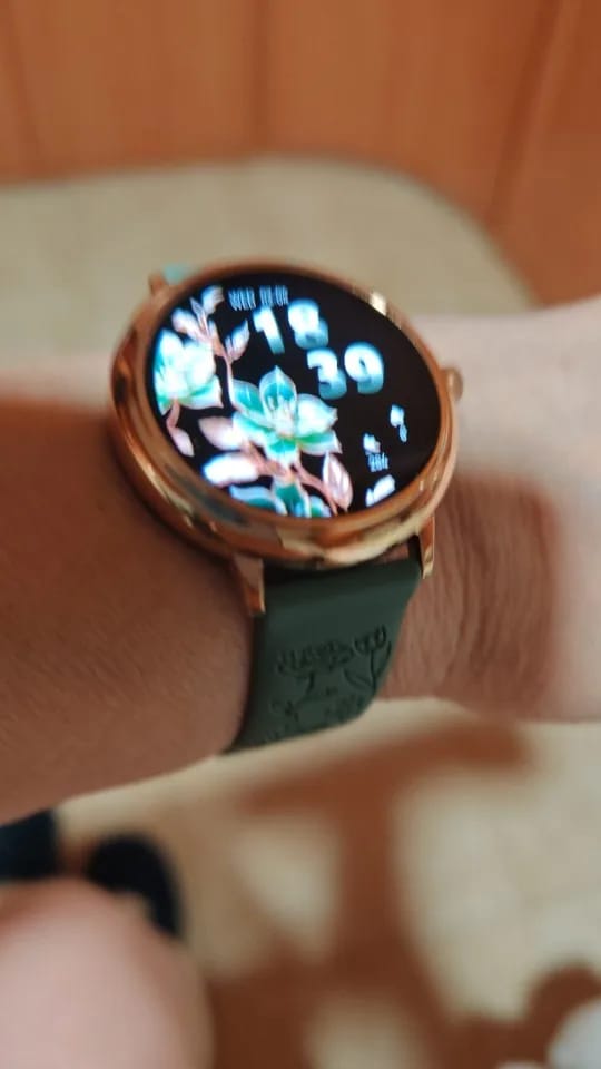 Customer photo review of Garmin 18/20/22mm Quick Release Rose Engraved Silicone Band
