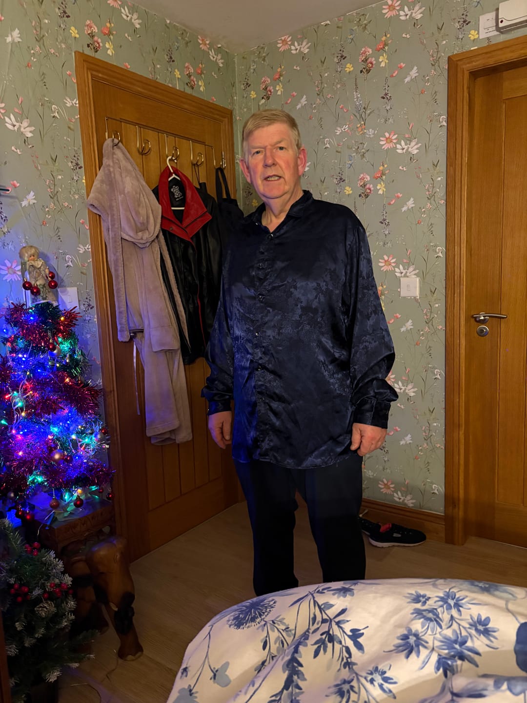 Customer photo review of Men's Casual Shiny Satin Floral Jacquard Blue Long Sleeve Button Up Dress Shirt