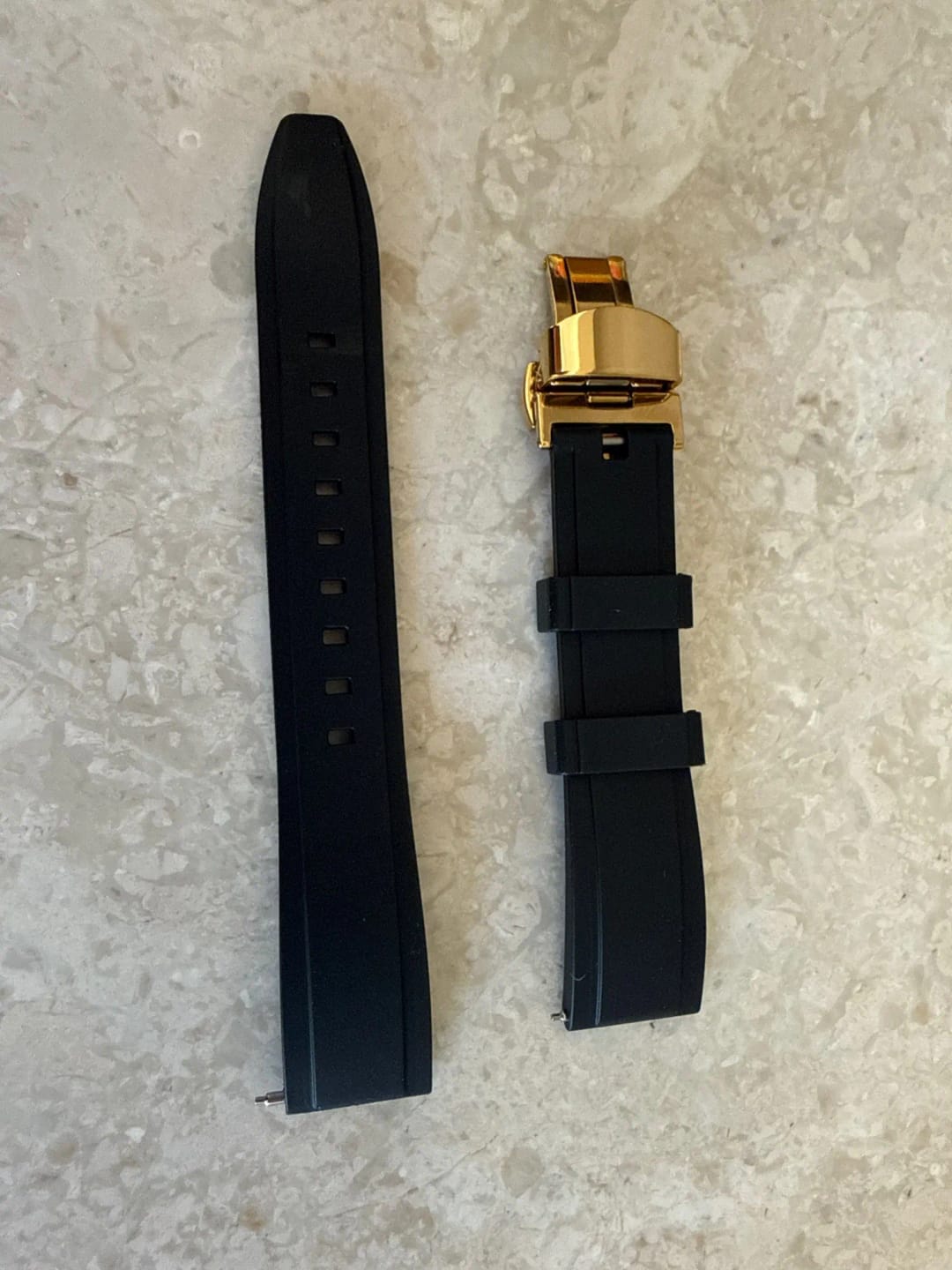 Customer photo review of Garmin 18/20/22/24mm Quick Release Silicone Band with Butterfly Clasp