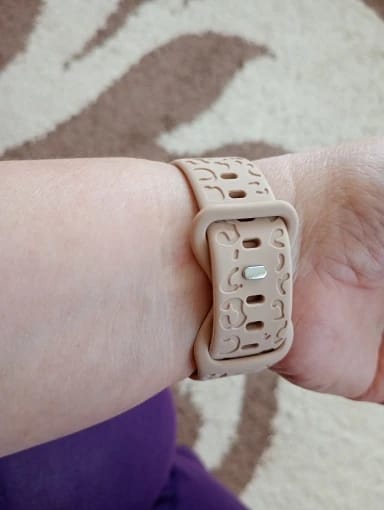 Customer photo review of Garmin 18/20/22mm Quick Release Leopard Print Silicone Band