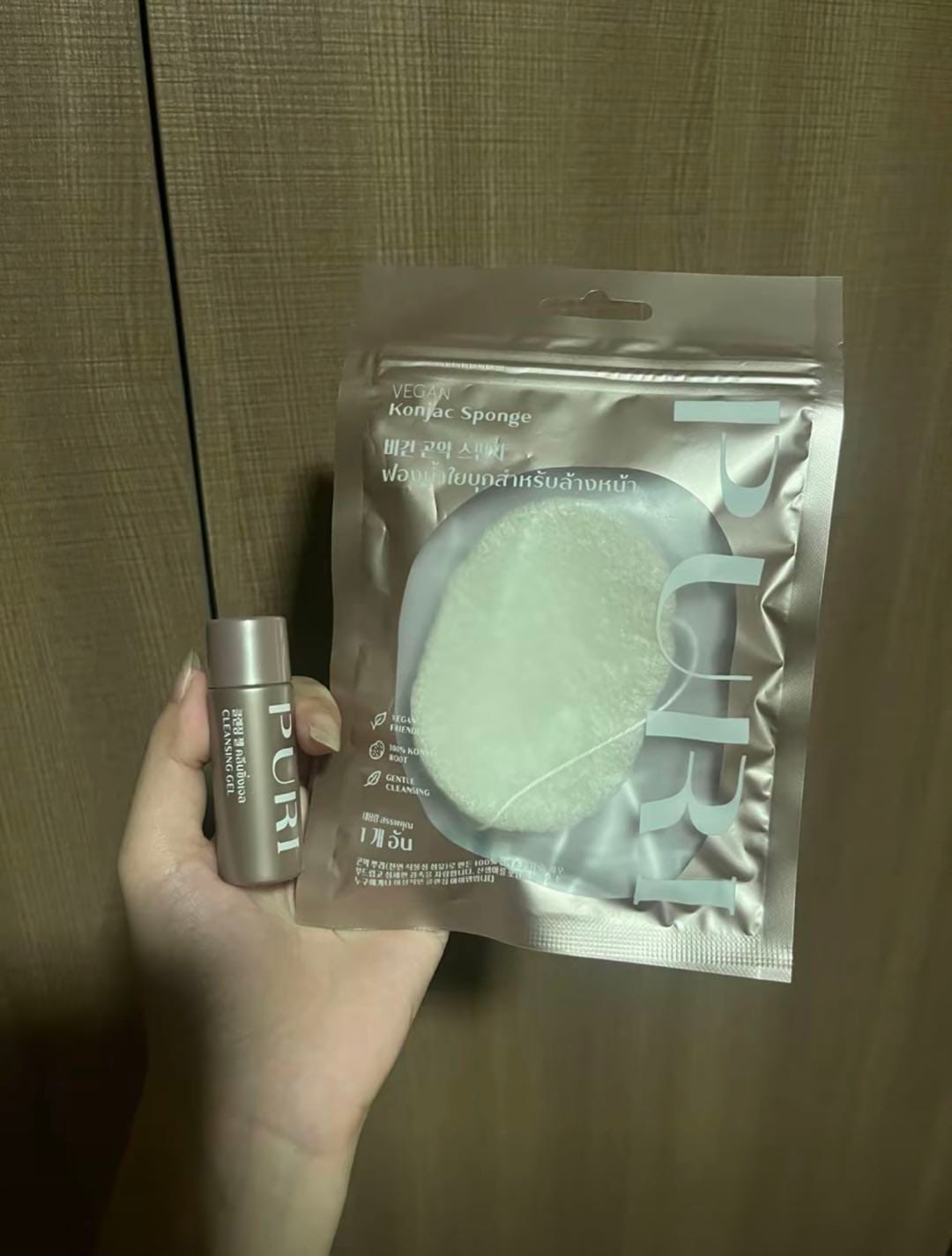 Customer photo review of [Pre-order 30 Day] Vegan Konjac Sponge ฟองน้ำล้างหน้าใยบุก อ่อนโยน ขจัดสิวเสี้ยน รับฟรี! คลีนซิ่งเจลระเบิดเมคอัพ