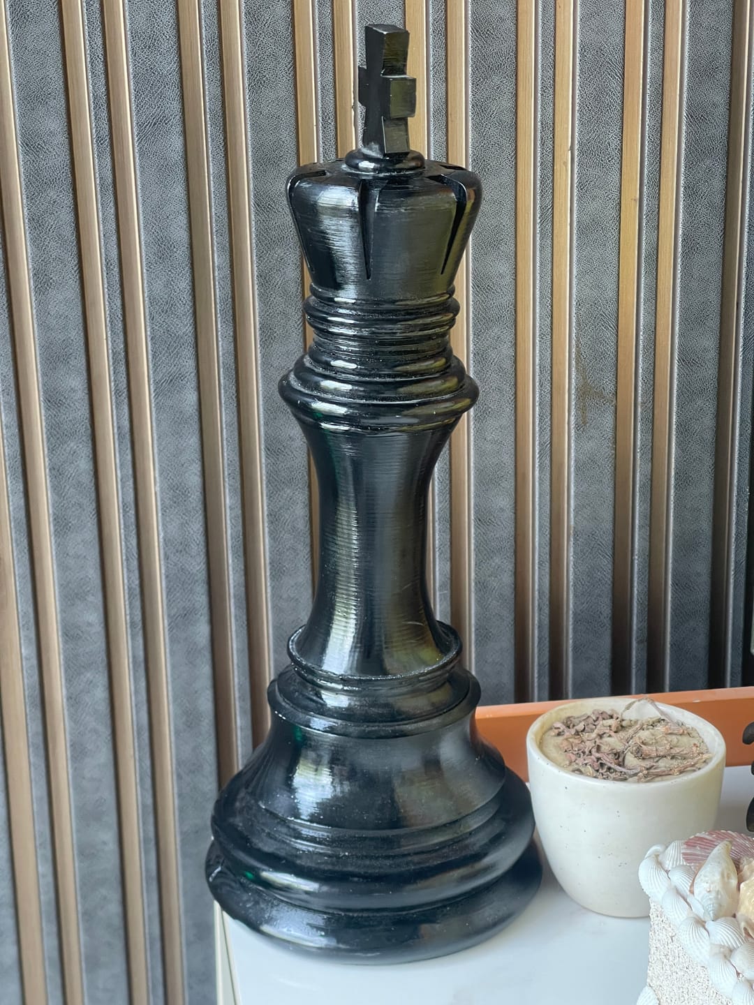 Customer photo review of Commanding King Resin Sculpture Vastu Remedy for Leadership Authority, Strategic Thinking and Professional Success for Office Desk and Boardroom Decor | 12 x 41 cm | 1 kg