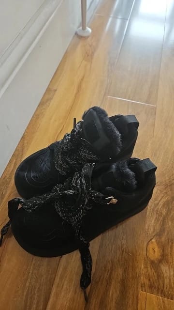 Customer photo review of UGG Lowmel - Original Edition