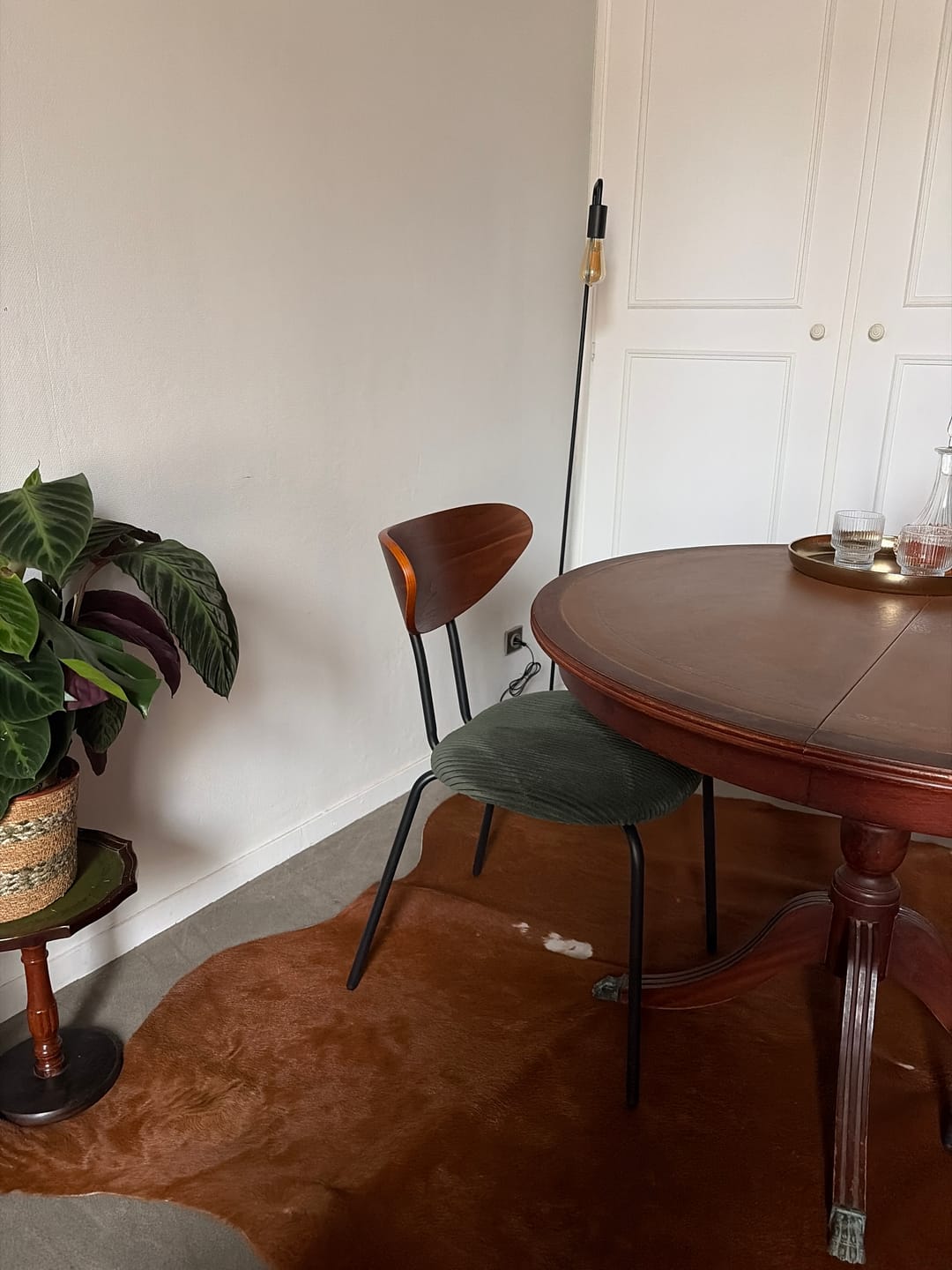 Customer photo review of NIBE - Lot de 2 chaises de salle à manger en bois, métal et velours côtelé vert