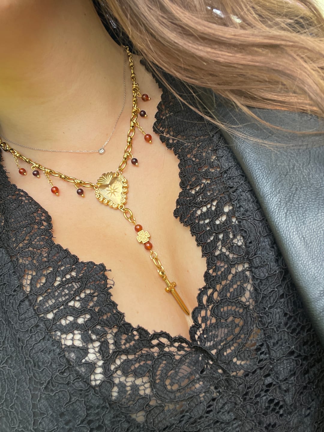 Customer photo review of Collier "Reliquary heart" - Acier inoxydable - Plaqué or 18ct - Perles de grenat