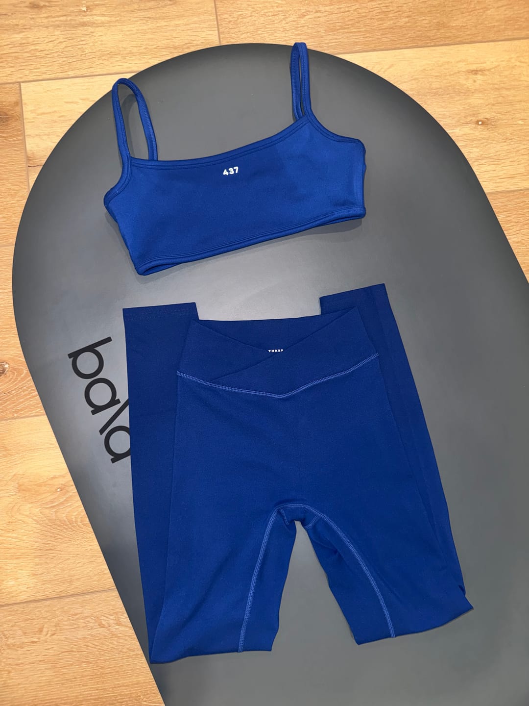 Customer photo review of The V Legging True Blue