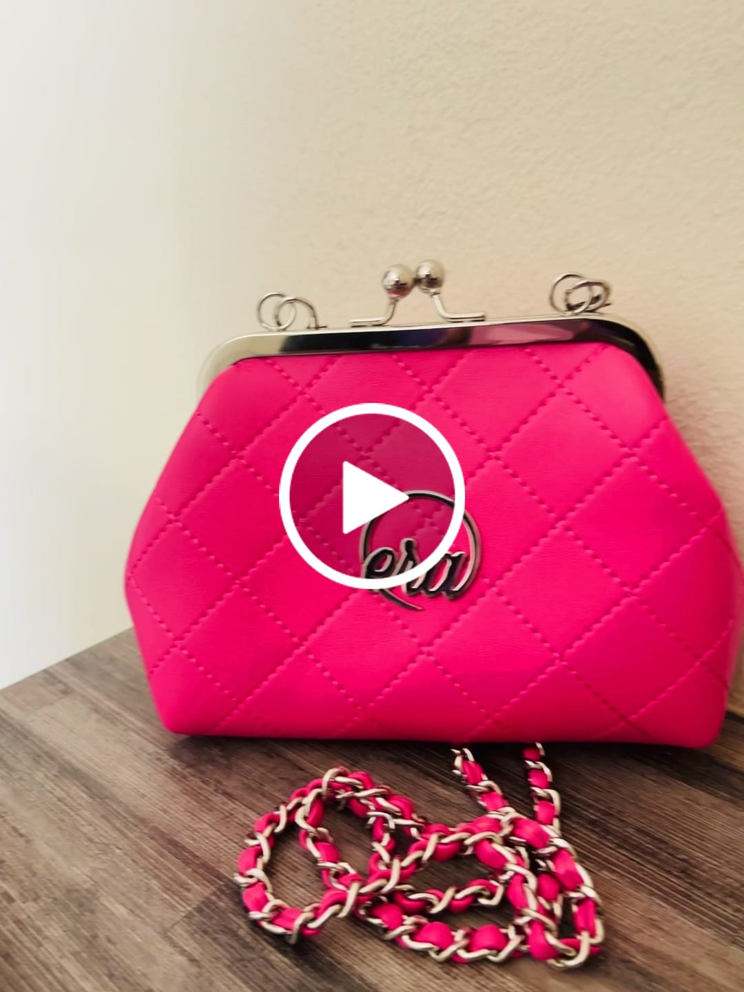 Customer video review of ERA Mini Kisslock Chain Bag – Pink