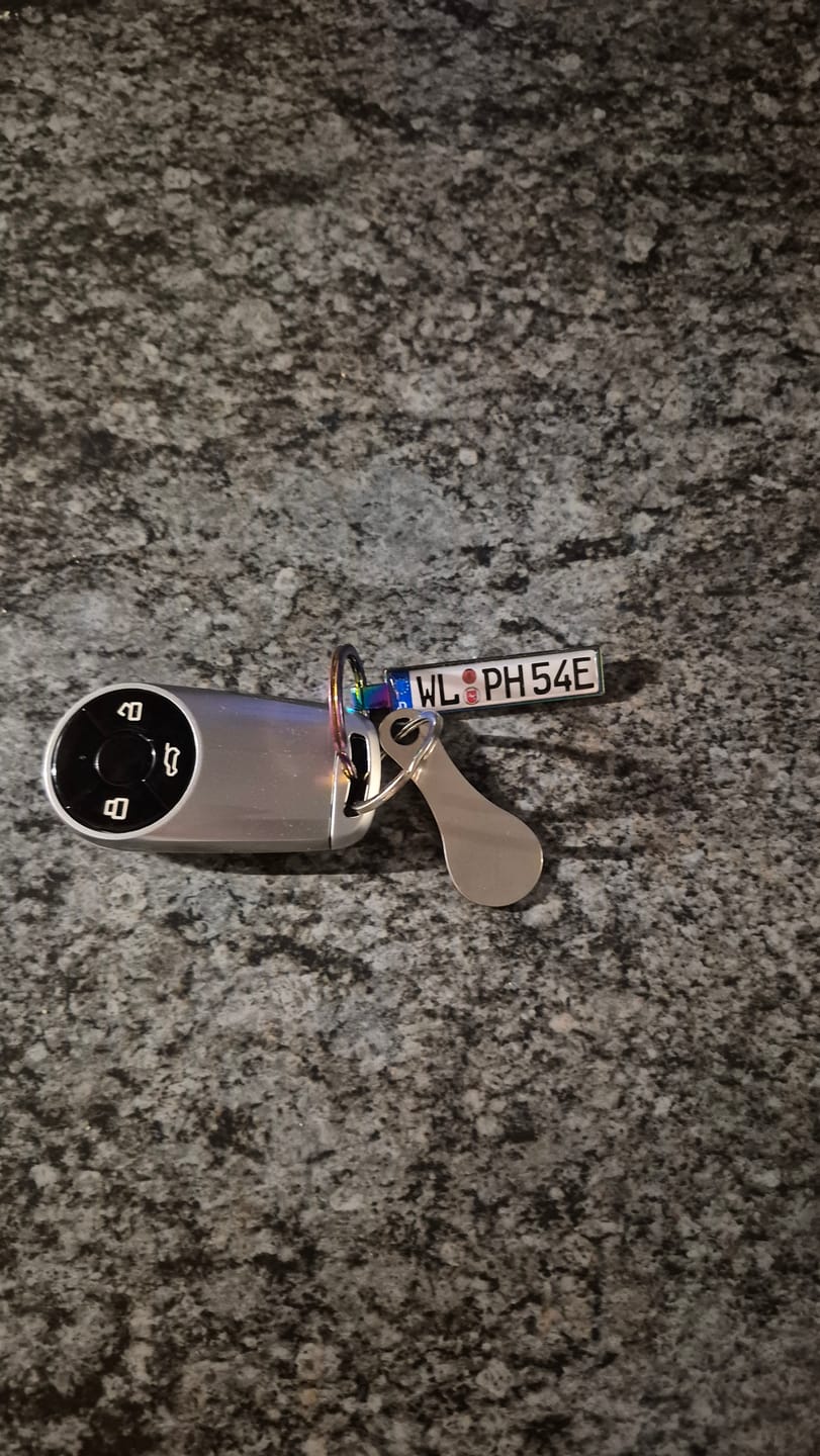 Customer photo review of Kennzeichen Schlüsselanhänger Mini Nummernschild Metall