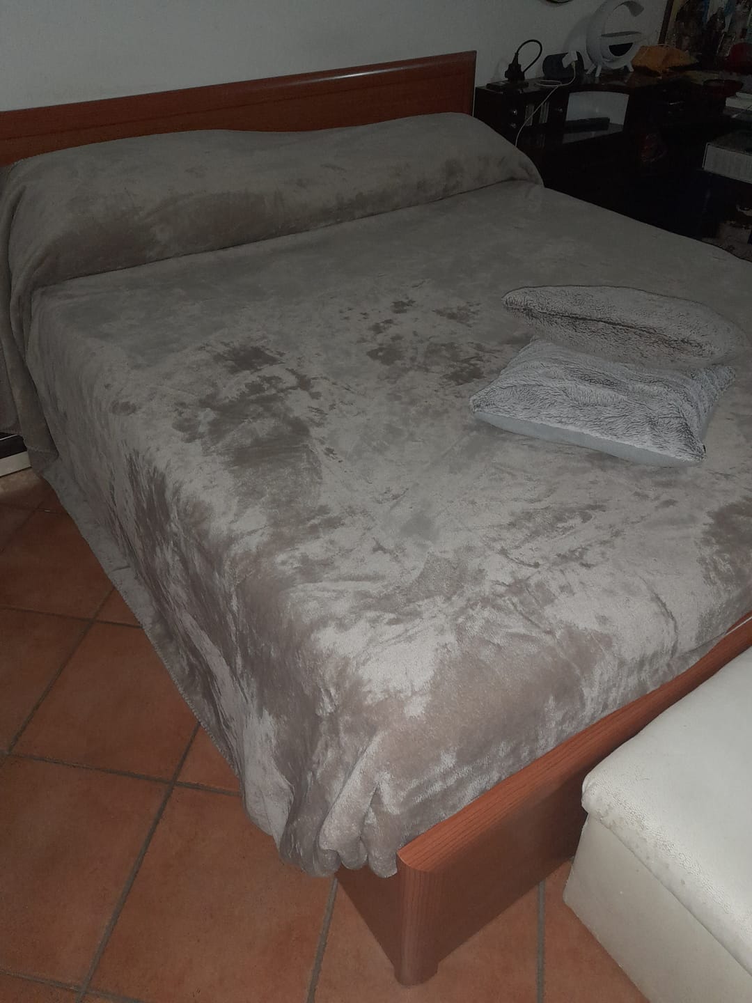 Customer photo review of Coperta Matrimoniale Alaska in Ecopelliccia Coral e Sherpa 250x260 cm Plaid Invernale Doppio Strato 460 gr/m² Extra Morbida Calda e Soffice 5/5 Punti Calore