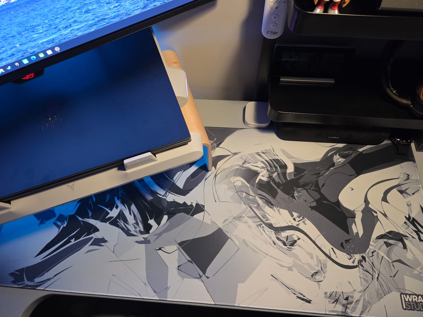 Customer photo review of Wraith Studio Daydream Deskmat