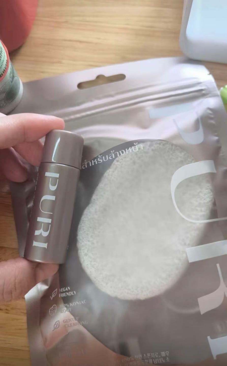 Customer photo review of [Pre-order 30 Day] Vegan Konjac Sponge ฟองน้ำล้างหน้าใยบุก อ่อนโยน ขจัดสิวเสี้ยน รับฟรี! คลีนซิ่งเจลระเบิดเมคอัพ