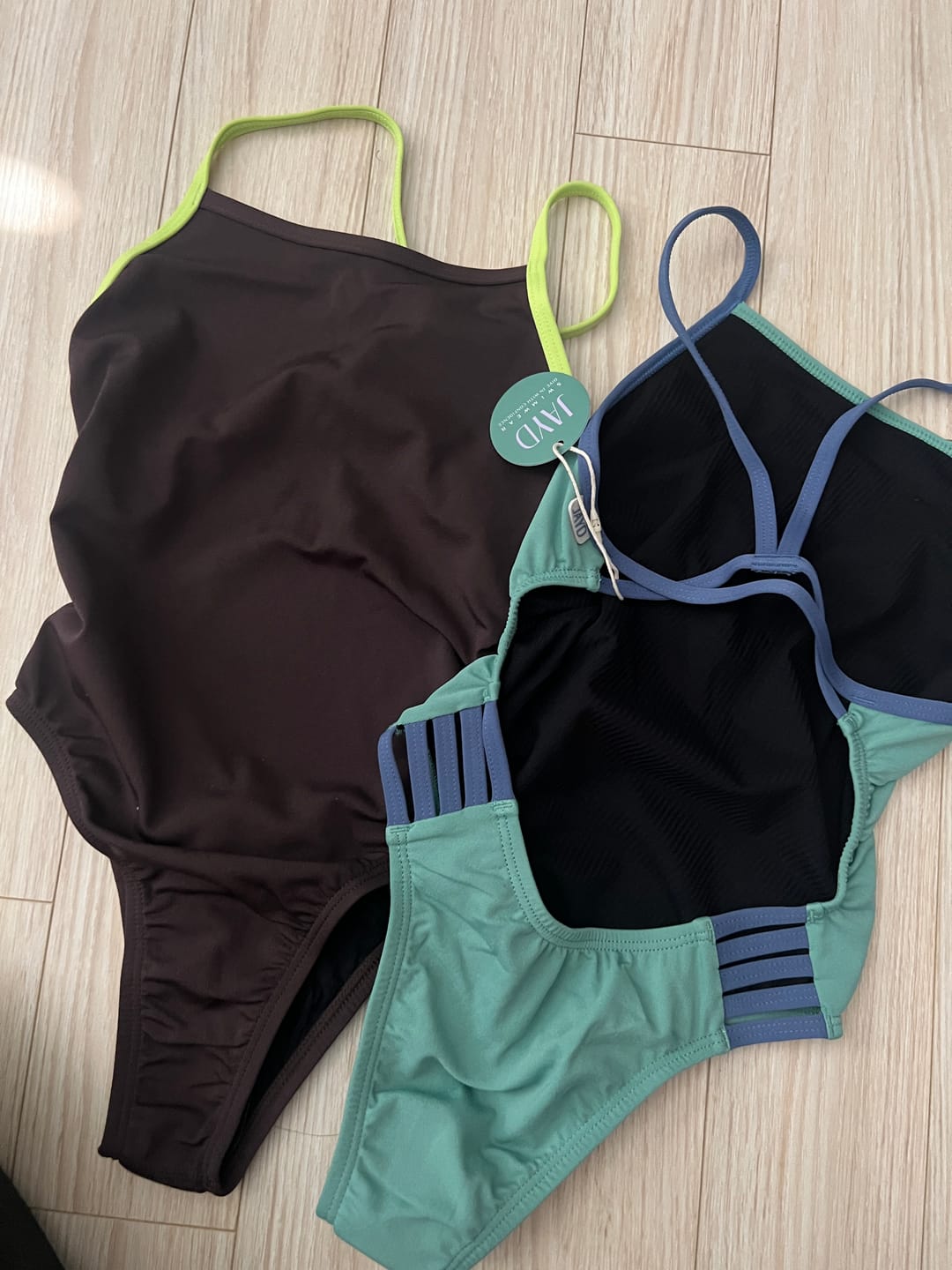 Customer photo review of LENNOX ONE PIECE - Cacao|Kiwi