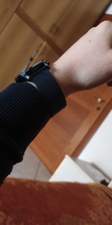 Customer photo review of Garmin 14/18/20/22/24mm Quick Release Thin Milanese Mesh Band
