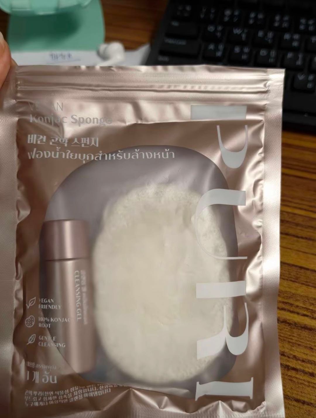 Customer photo review of [Pre-order 30 Day] Vegan Konjac Sponge ฟองน้ำล้างหน้าใยบุก อ่อนโยน ขจัดสิวเสี้ยน รับฟรี! คลีนซิ่งเจลระเบิดเมคอัพ