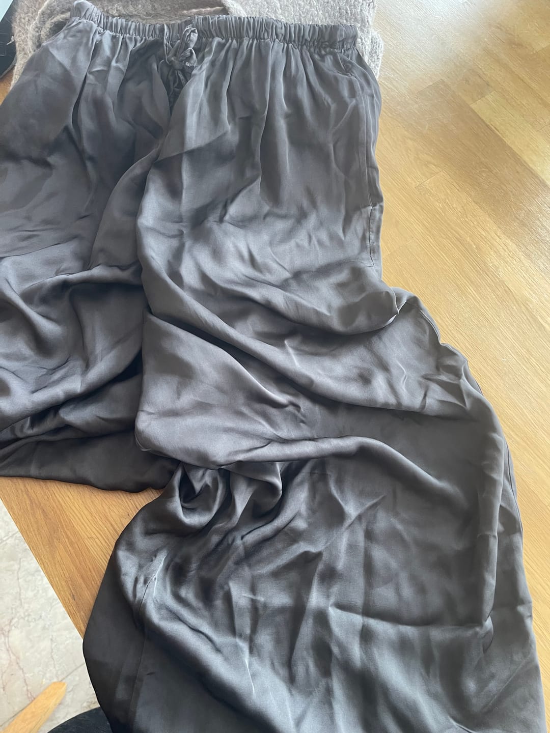 Customer photo review of Satin Hose Extra Wide