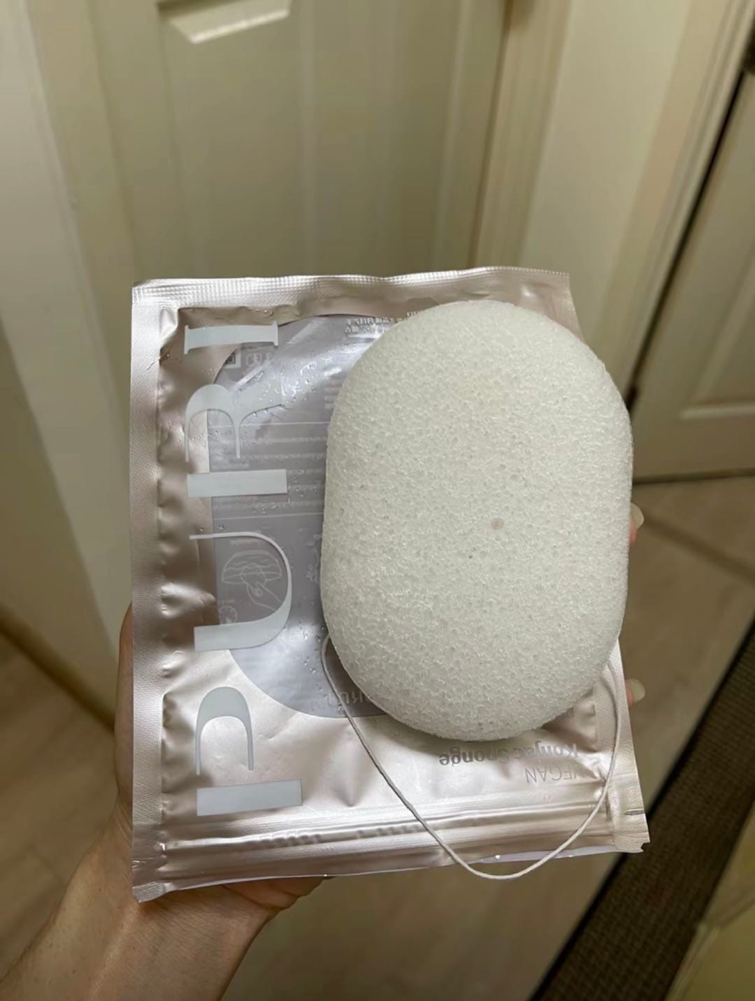 Customer photo review of [Pre-order 30 Day] Vegan Konjac Sponge ฟองน้ำล้างหน้าใยบุก อ่อนโยน ขจัดสิวเสี้ยน รับฟรี! คลีนซิ่งเจลระเบิดเมคอัพ