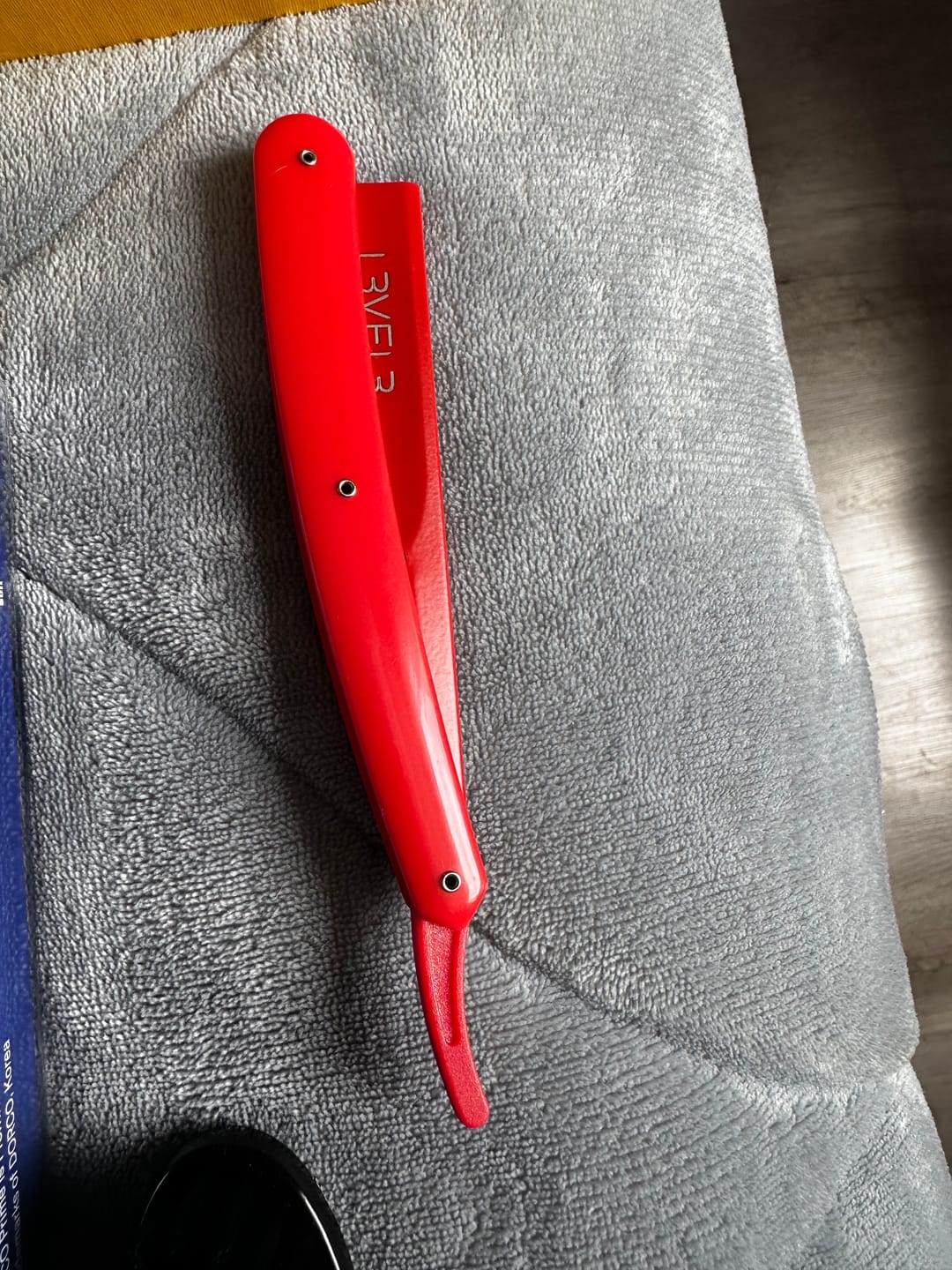 Customer photo review of Porta Navaja LEVEL3 – Razor Holder RED