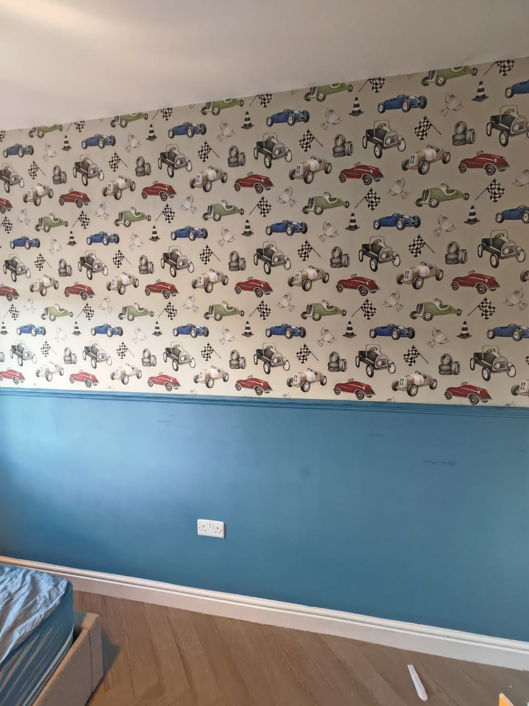 Customer photo review of Rory - Vintage Racing Cars Wallpaper
