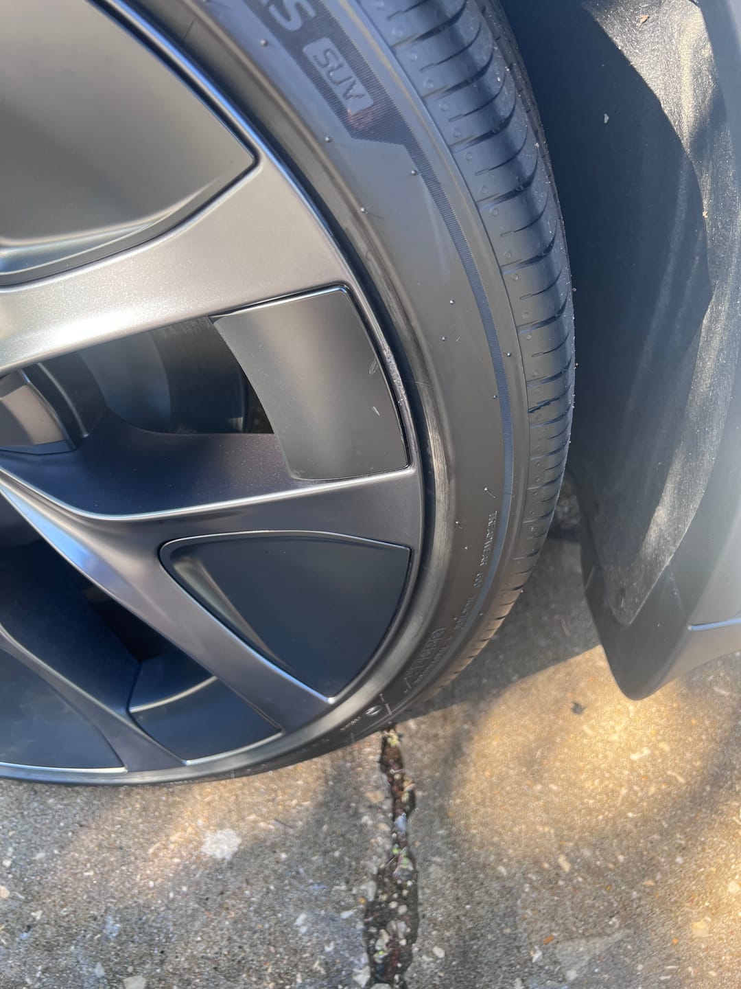Customer photo review of Tesla Wheel Curb Rash Repair Kit for Model Y 21-inch Grey Arachnid 2.0 Performance Rims with Color-matched Touch-Up Paint