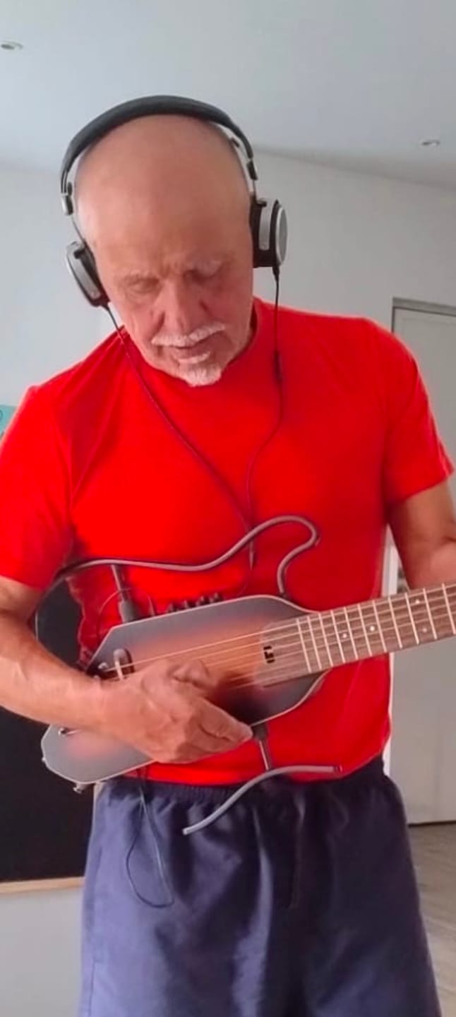 Customer photo review of Donner HUSH I PRO Chitarra da viaggio
