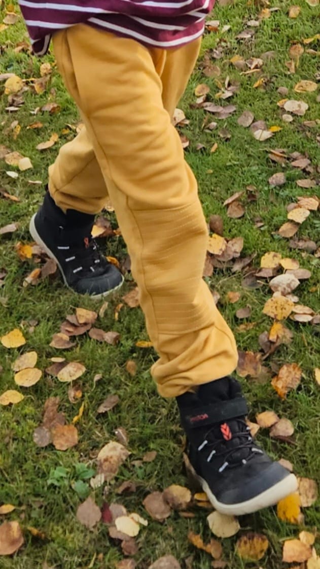 Customer photo review of Vaistoa Kaste Kids | Waterproof Barefoot Sneakers