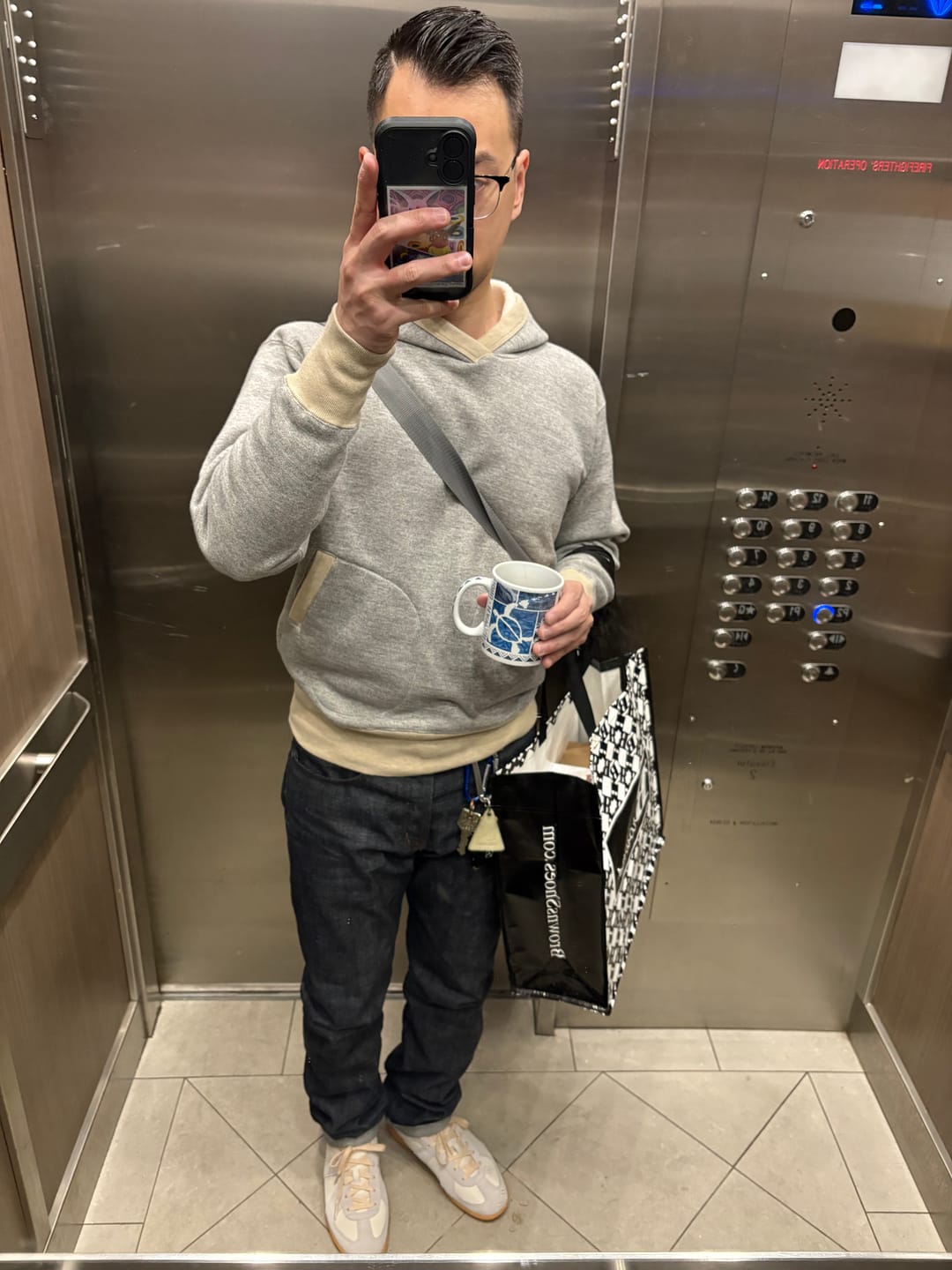 Customer photo review of Boxing Glove Pocket Lock Hood Hoodie