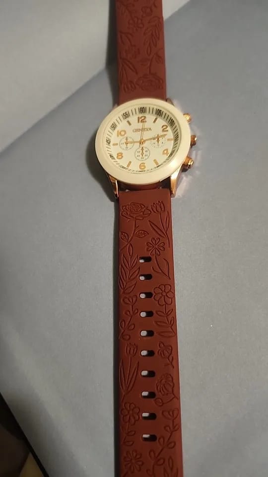 Customer photo review of Garmin 18/20/22mm Quick Release Rose Engraved Silicone Band