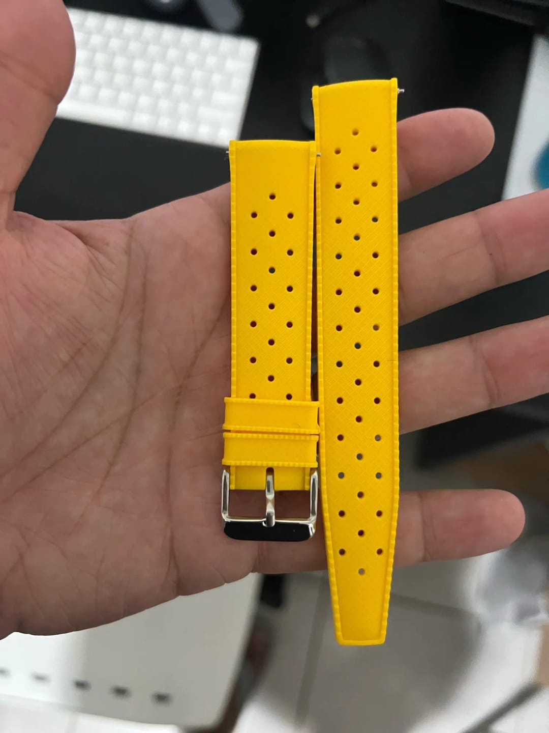 Customer photo review of Garmin 18/20/22mm Quick Release Tropic-Style Silicone Band