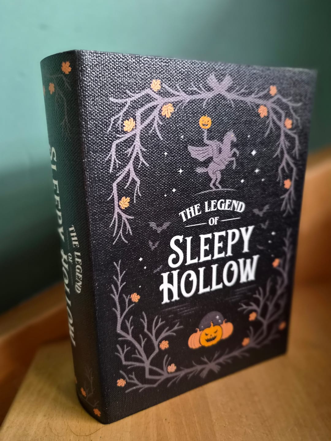 Customer photo review of Sleepy Hallow Aufbewahrungsbox – Geheimversteck im Buchdesign fürs Regal
