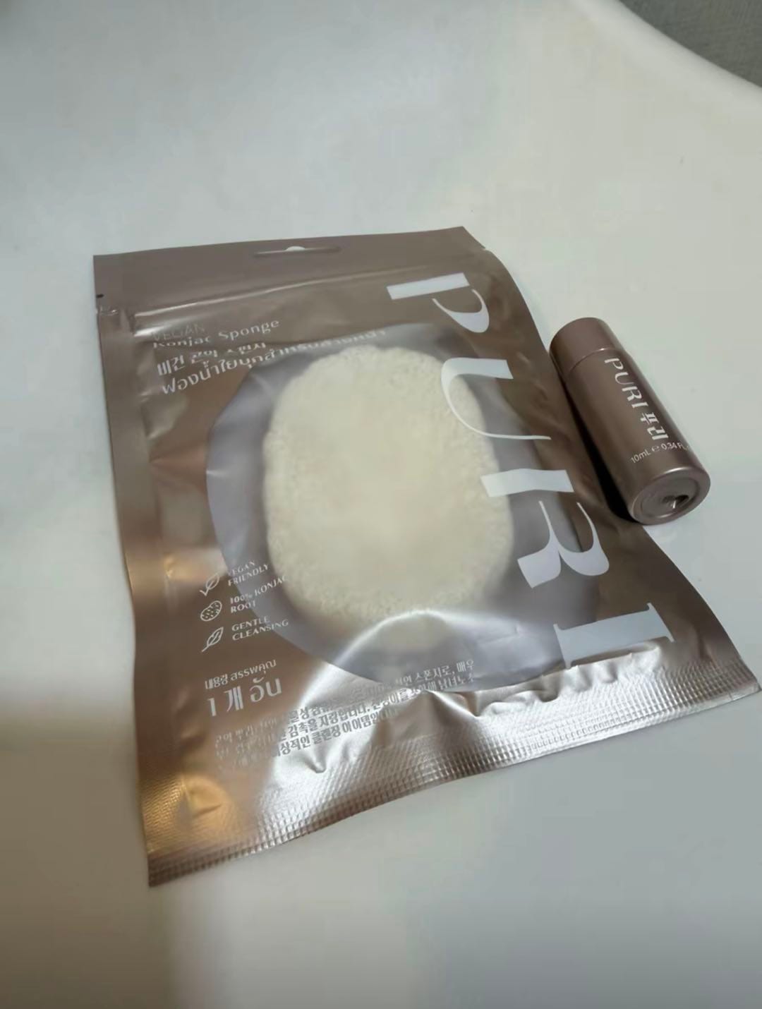 Customer photo review of [Pre-order 30 Day] Vegan Konjac Sponge ฟองน้ำล้างหน้าใยบุก อ่อนโยน ขจัดสิวเสี้ยน รับฟรี! คลีนซิ่งเจลระเบิดเมคอัพ
