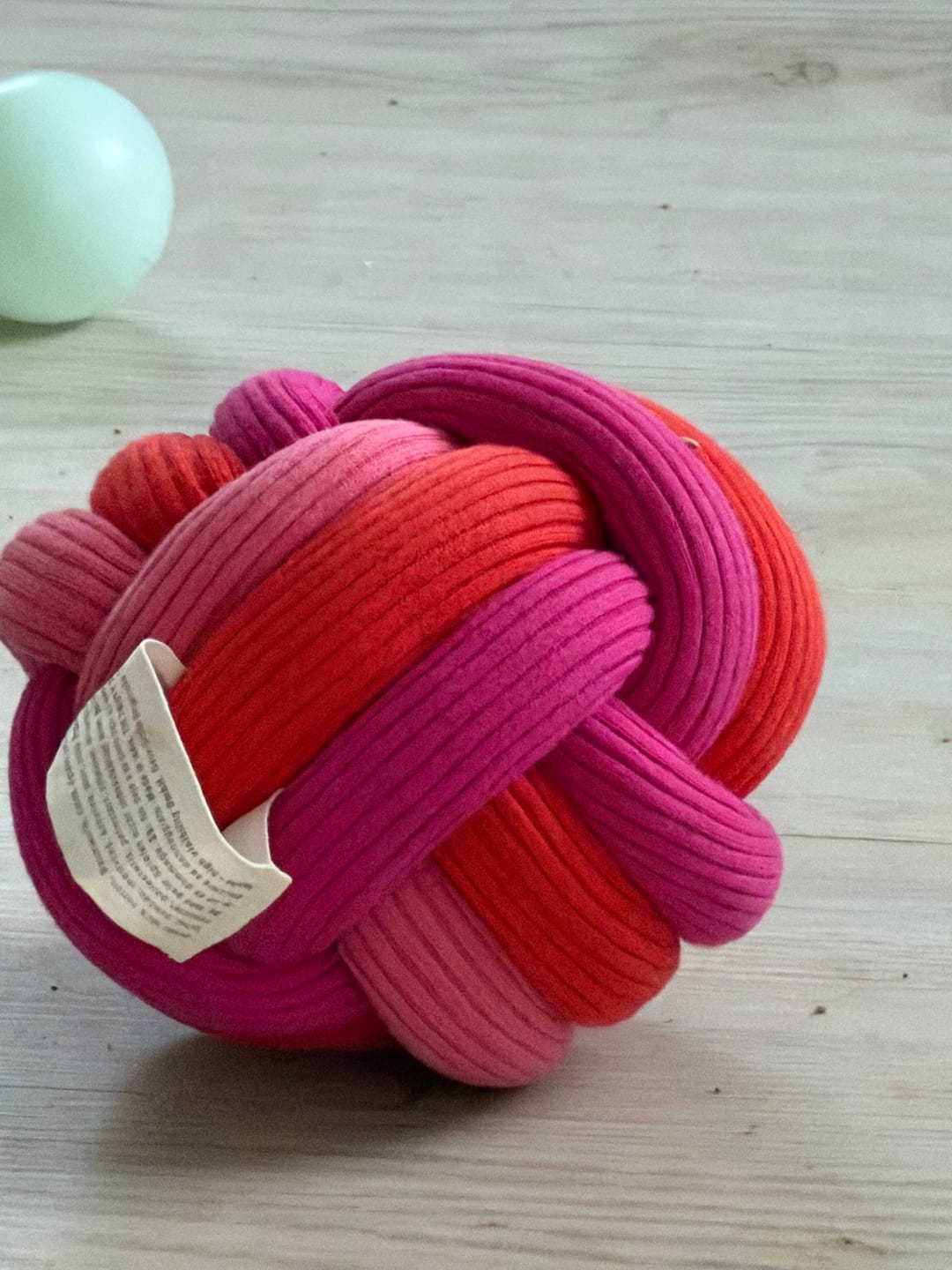 Customer photo review of The Twisty Ball: Interaktiver Schnüffelball für Hunde