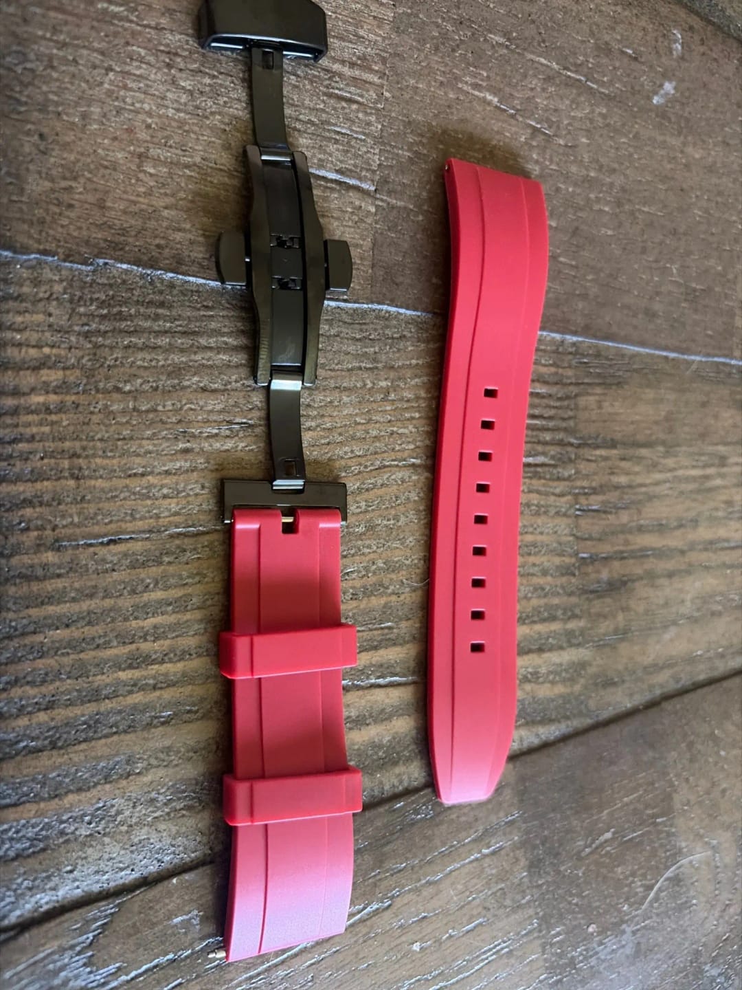 Customer photo review of Garmin 18/20/22/24mm Quick Release Silicone Band with Butterfly Clasp