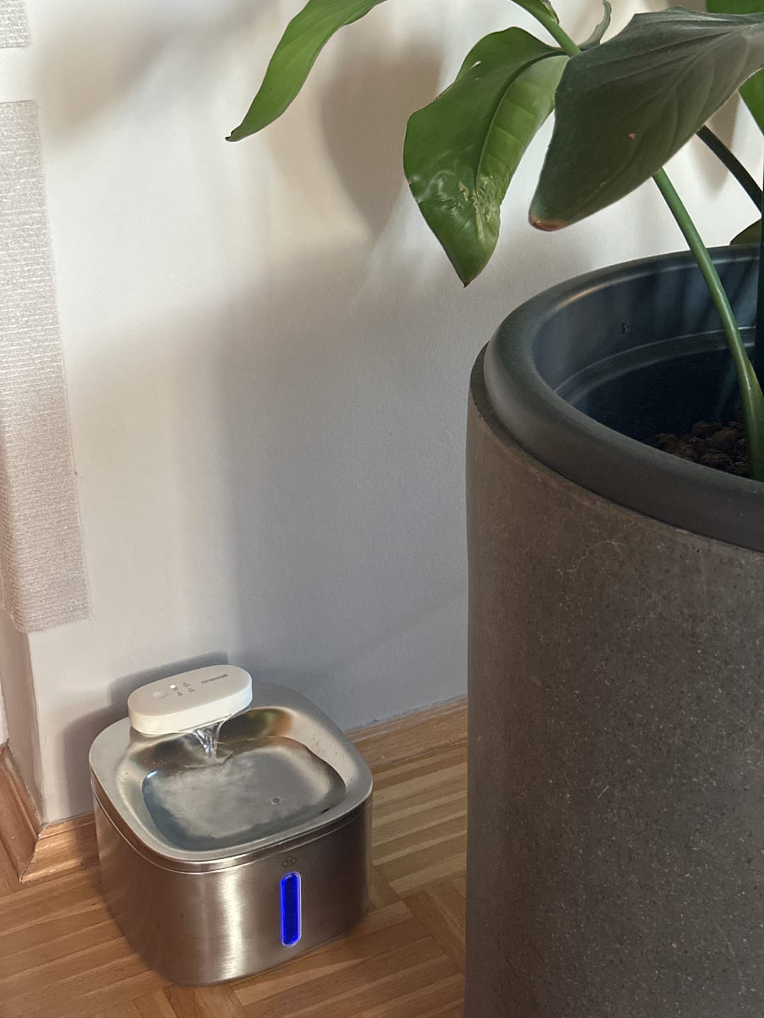 Customer photo review of Oneisall 3.5L Kabelloser Edelstahl Trinkbrunnen für Katzen mit 3 Filtern