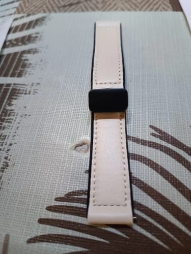 Customer photo review of Garmin 18/20/22mm Quick Release Leather and Silicone Magnetic Band