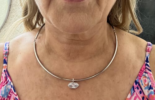 Customer photo review of Choker Rigido Dije Zirconia Marquesa