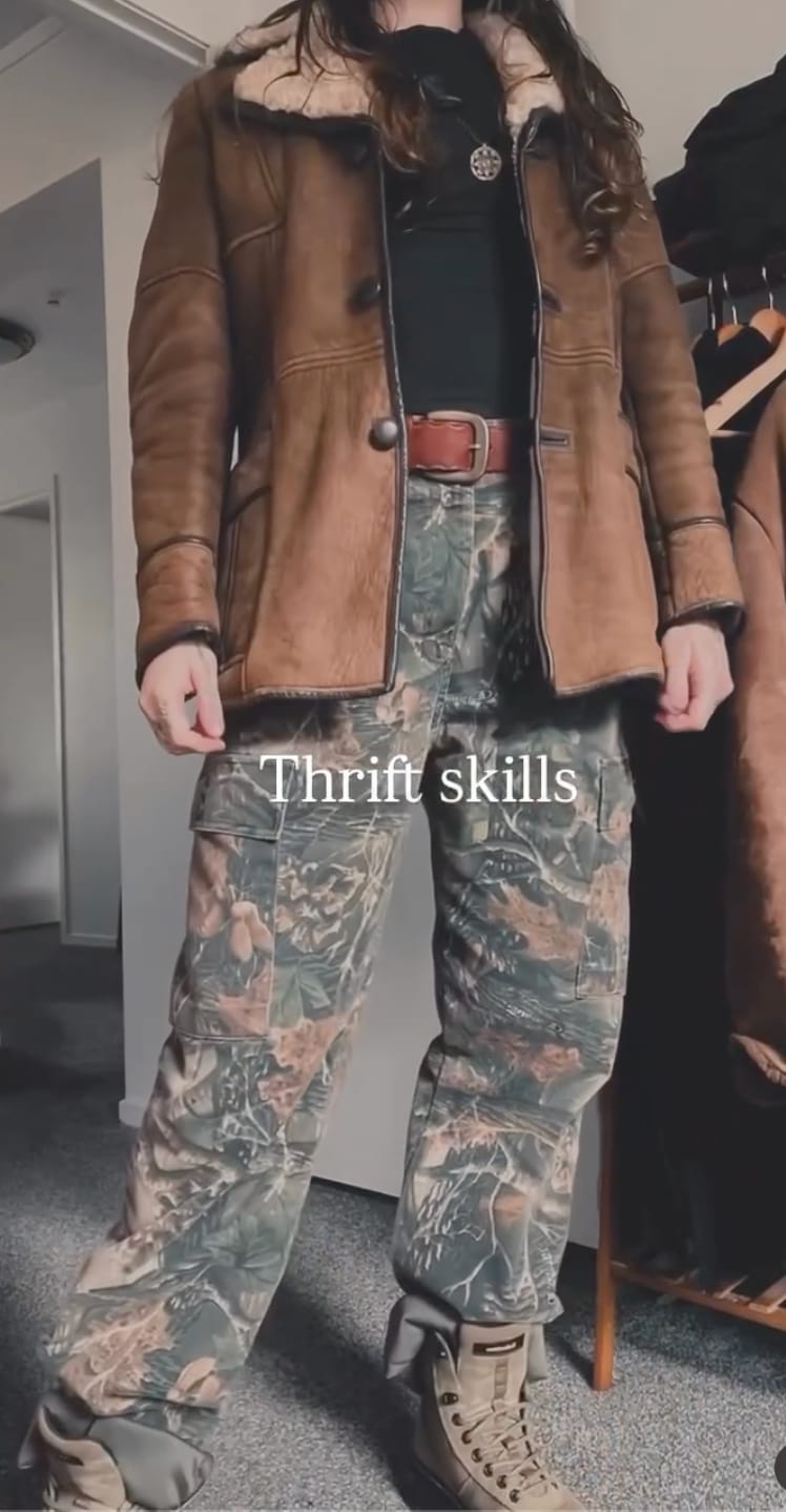 Customer photo review of Vintage 00s Green Seclusion 3D Camo Cabela's Cargo Pants (W32)