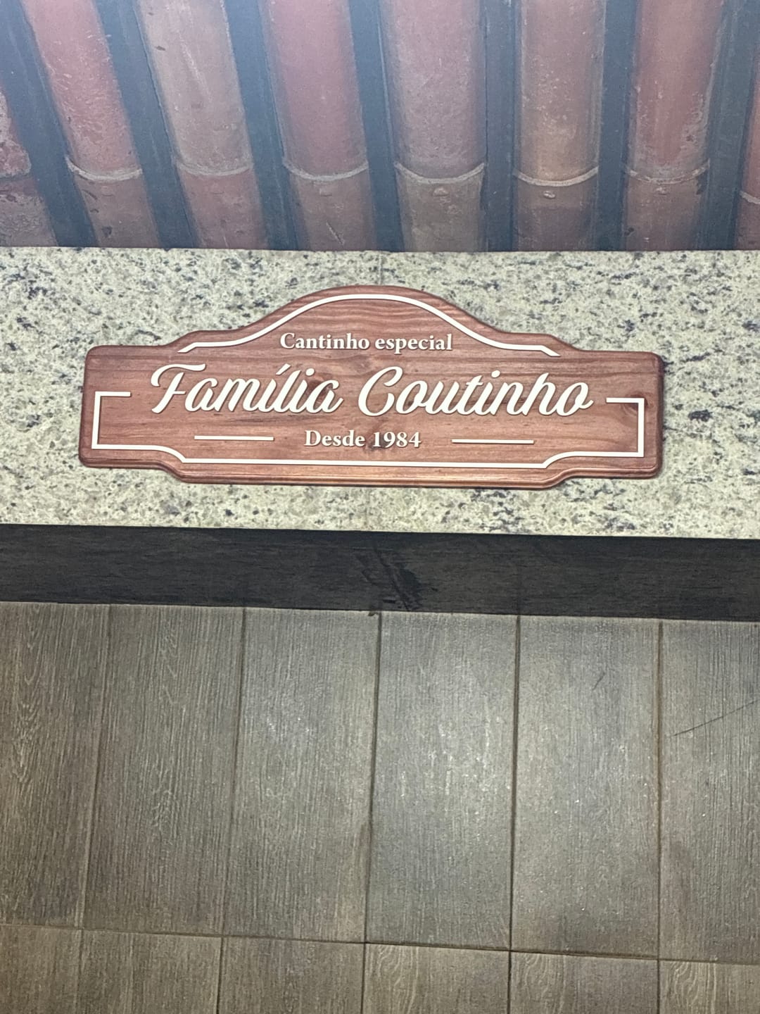 Customer photo review of Placa Madeira com Sobrenome