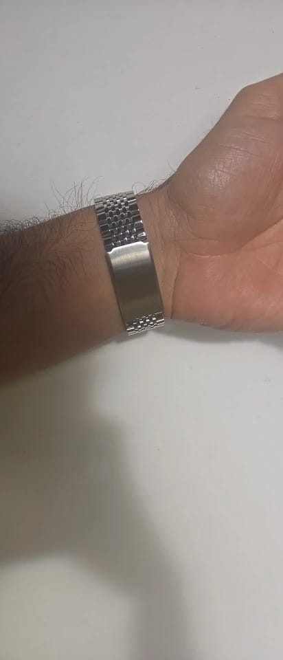 Customer photo review of Garmin 18/20/22mm Quick Release Beads of Rice Steel Bracelet