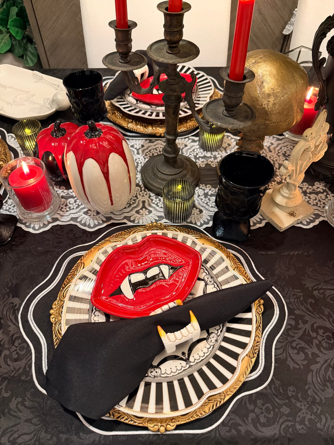 Customer photo review of Black Josephine Stripes and Dots Fine Porcelain Dessert/Dinner Plate