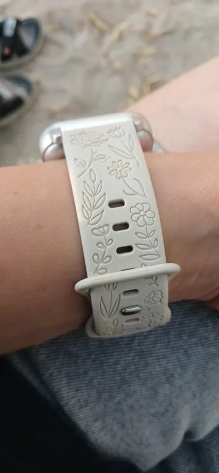 Customer photo review of Garmin 18/20/22mm Quick Release Rose Engraved Silicone Band
